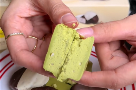 May new flavor si ChocoVron na Matcha Green Tea with Crisped Rice!!!