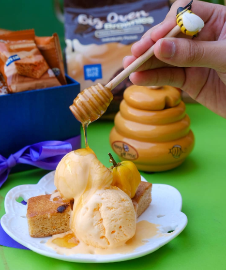 Big Oven Butterscotch with Mango ice cream drizzled with honey